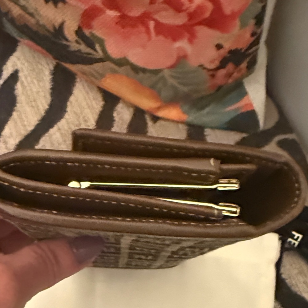 Fendi RARE Kisslock Zucca Wallet EUC - Picture 13 of 17
